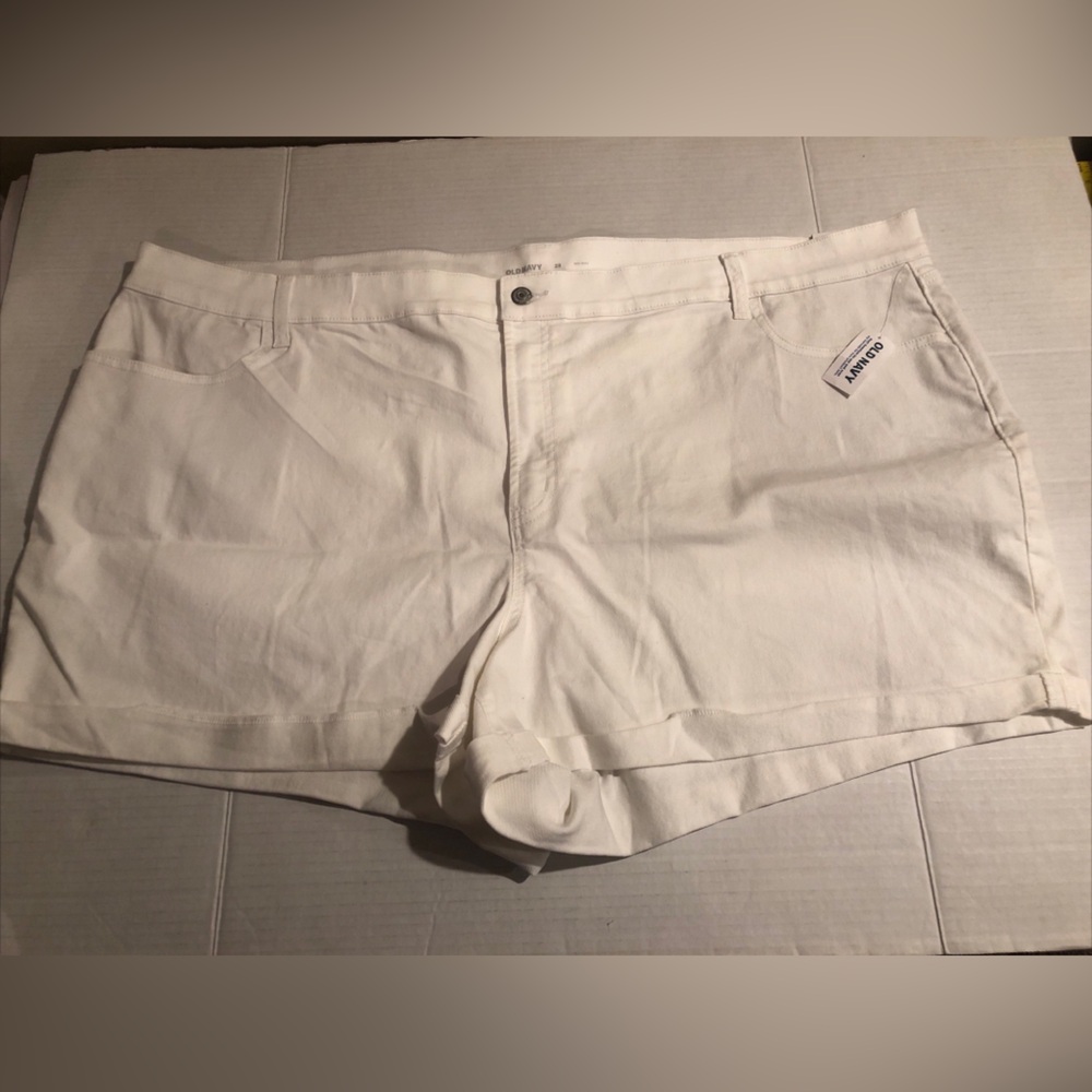 NWT Old Navy Women’s Size 28 White Denim Jean Cuffed Stretch Shorts